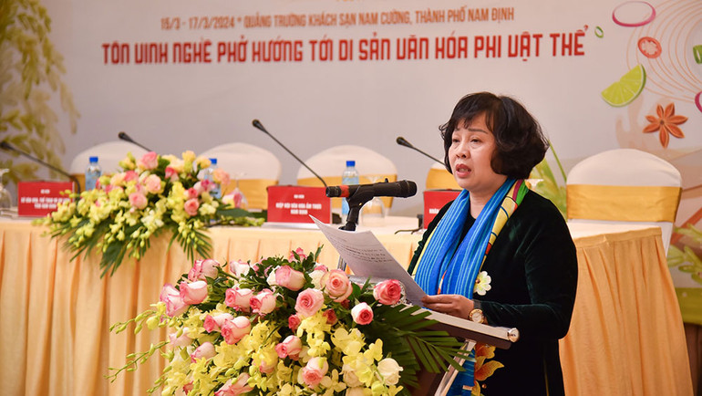 Bà Lê Thị Thiết giới thiệu về Festival Phở.