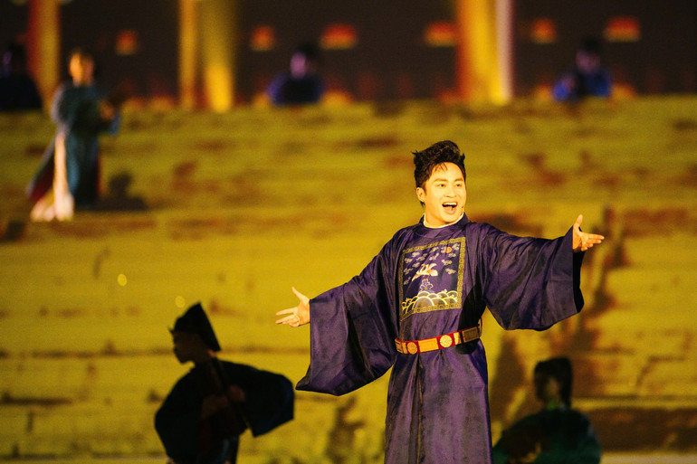 Ca sĩ Tùng Dương. Ca sĩ Tùng Dương.