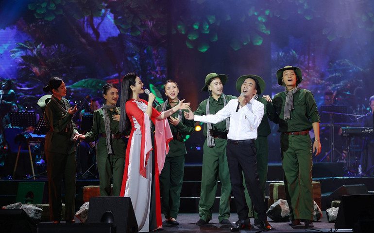 Liveshow là sự kết hợp của hai cá tính âm nhạc khác biệt.