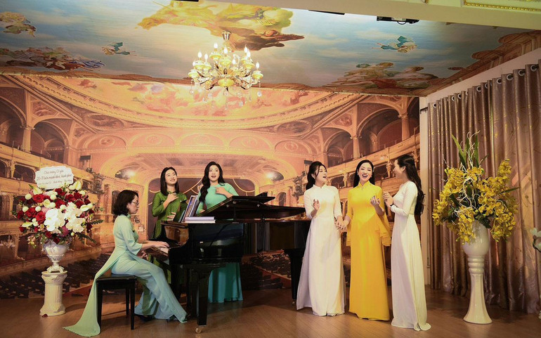 MV được thực hiện tại Học viện Âm nhạc quốc gia Việt Nam.