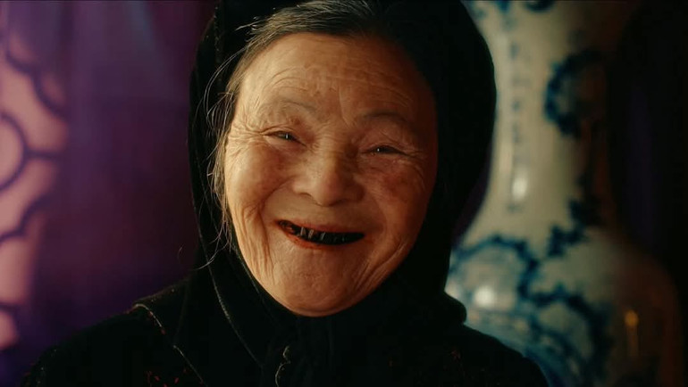 Cụ bà gần 90 tuổi trong MV.