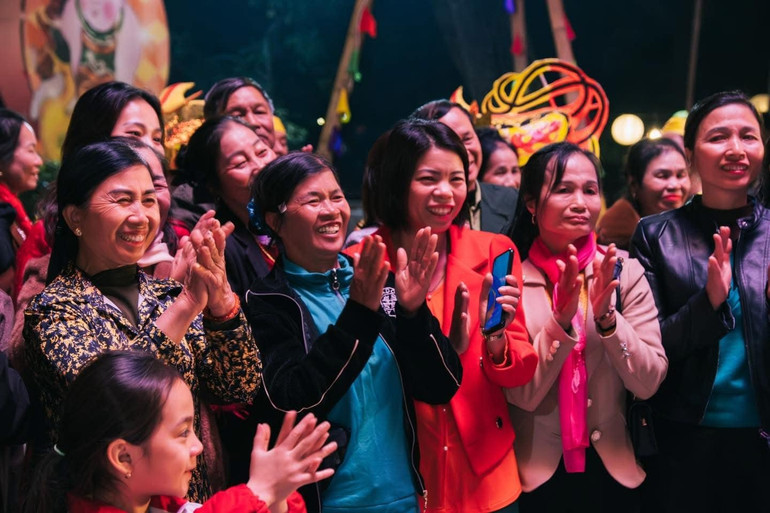 Tình cảm của người dân dành cho Hòa Minzy và sản phẩm âm nhạc tôn vinh quê hương của cô.