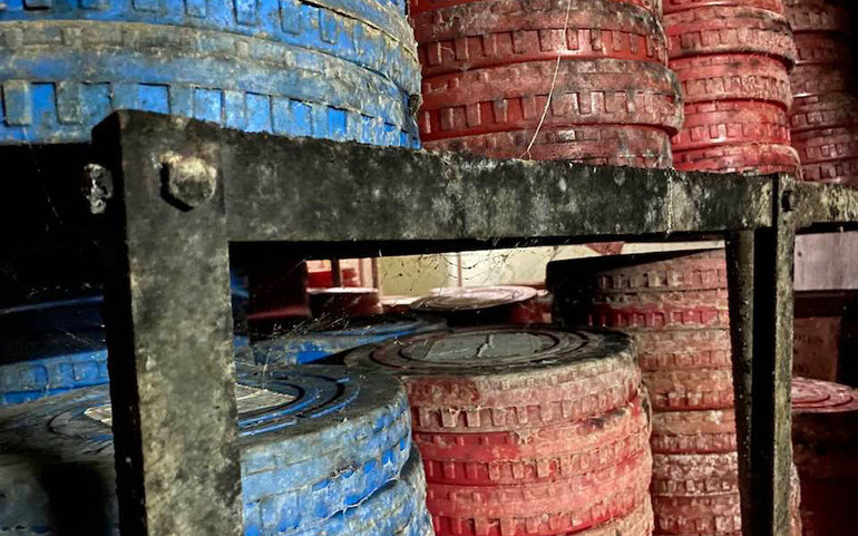 Tất cả đều trong tình trạng hư hỏng nặng nề. (Ảnh: Đạo diễn, NSND Nguyễn Thanh Vân)