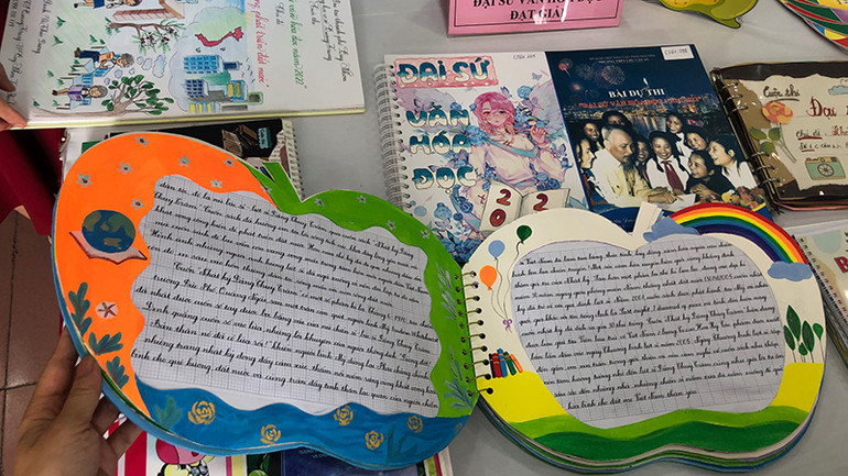 Có những bài thi được viết tay bằng nét chữ rất đẹp.