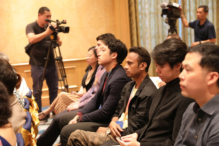 Các nhà làm phim quốc tế tại Chợ dự án. (Ảnh KHIẾU MINH)