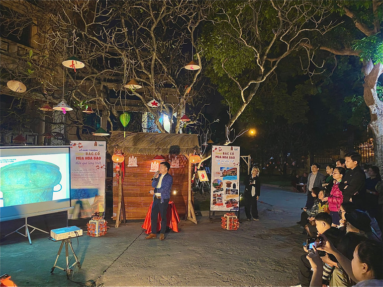 Chuyên gia chia sẻ về trống đồng.