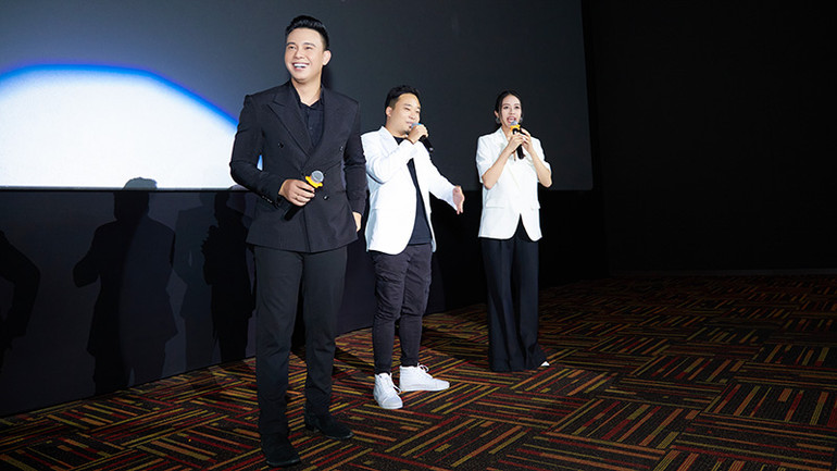 Ca sĩ Đông Hùng trong ngày ra mắt album.