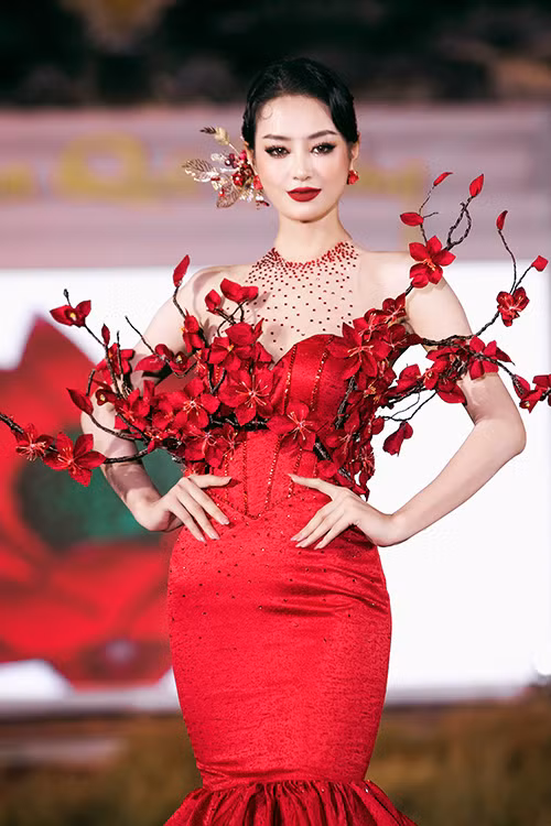 Á hậu Bùi Khánh Linh.