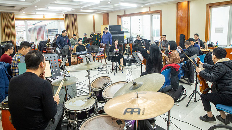 Các nghệ sĩ trong buổi tập. Các nghệ sĩ trong buổi tập.