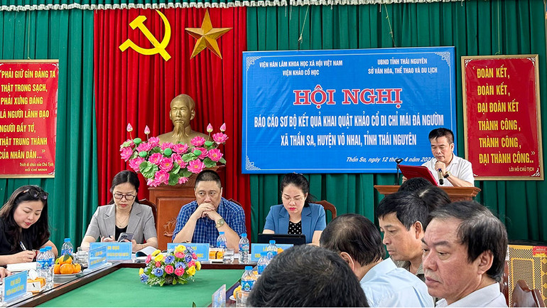 Hội nghị Báo cáo sơ bộ kết quả khai quật di chỉ Mái đá Ngườm. Hội nghị Báo cáo sơ bộ kết quả khai quật di chỉ Mái đá Ngườm.