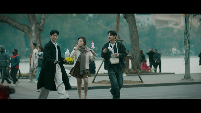 Ba diễn viên trẻ trong phim. Ba diễn viên trẻ trong phim.