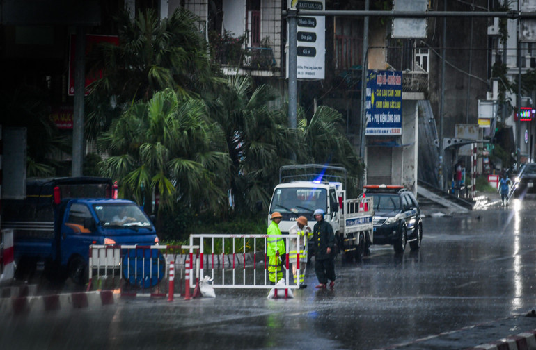 [Live] Bão số 3 di chuyển về phía Tây Bắc Bộ và suy yếu thành áp thấp nhiệt đới ảnh 50