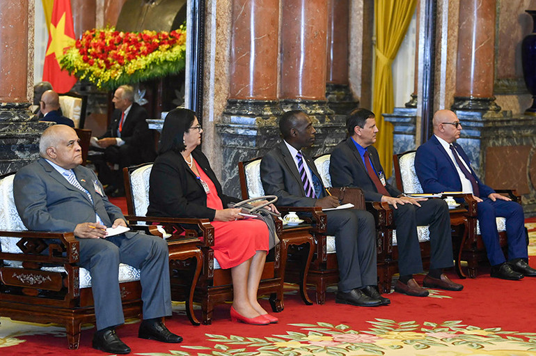 Các đại biểu Cuba dự buổi tiếp.