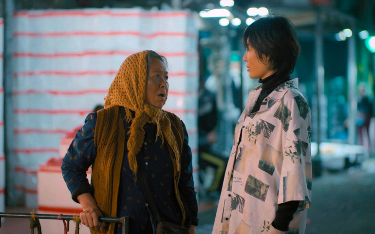 NSƯT Thanh Quý trong vai bà lão khắc khổ. NSƯT Thanh Quý trong vai bà lão khắc khổ.