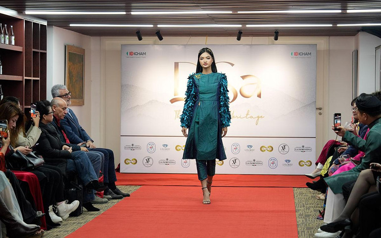 Một thiết kế kết hợp cả văn hóa Việt và Italia của nhà thiết kế Maria Elena Di Terlizzi.