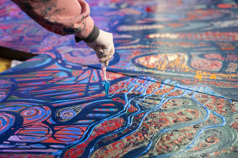 Những lớp màu được đổ công phu. Những lớp màu được đổ công phu.