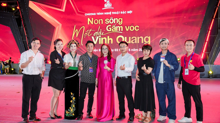 Ê-kíp thực hiện chương trình. Ê-kíp thực hiện chương trình.