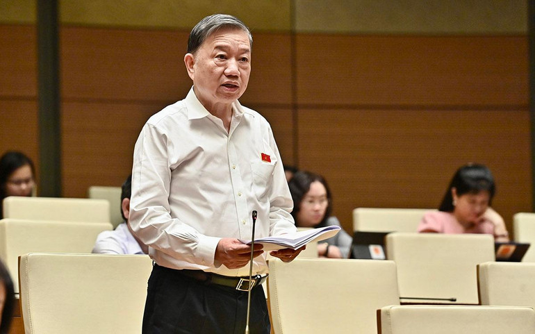 Bộ trưởng Công an Tô Lâm phát biểu giải trình, làm rõ một số vấn đề các đại biểu Quốc hội nêu.