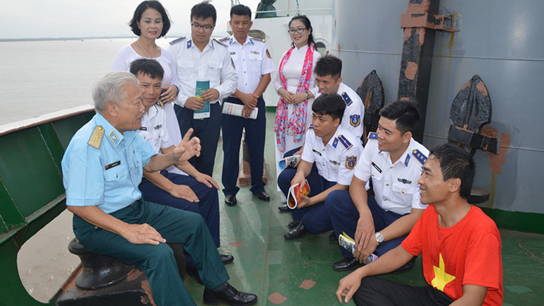 Tìm hiểu cuộc sống của cán bộ, chiến sĩ Cảnh sát biển.