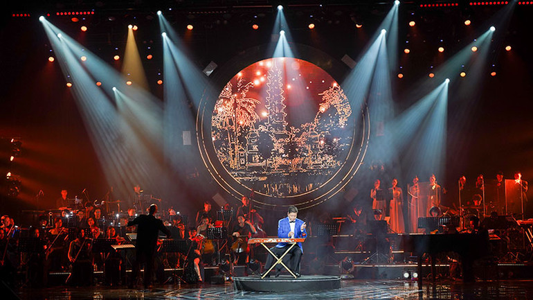 NSƯT Đăng Dương độc tấu đàn bầu.