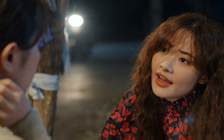 Huyền Thạch vào vai cô bạn cá tính của Son trong phim.