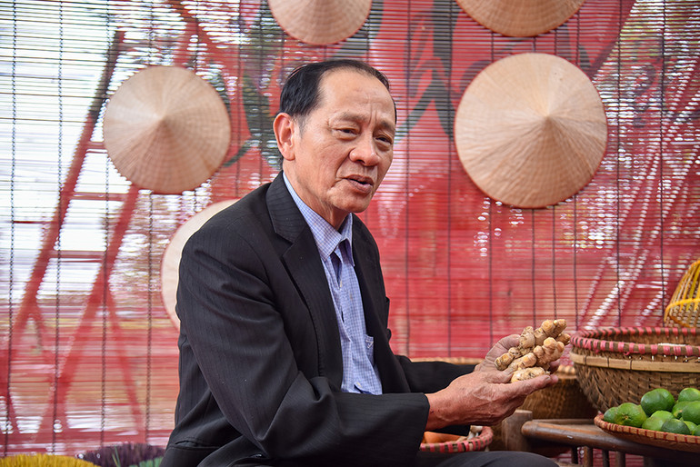 Nghệ nhân Cồ Hữu Nghi chia sẻ bí quyết nấu phở ngon.