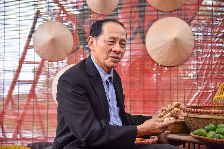 Nghệ nhân Cồ Hữu Nghi chia sẻ bí quyết nấu phở ngon.