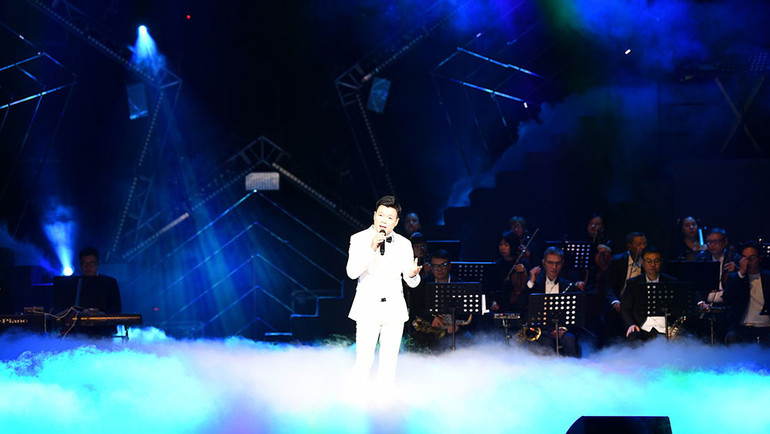 Ca sĩ, Nghệ sĩ Ưu tú Vũ Thắng Lợi. Ca sĩ, Nghệ sĩ Ưu tú Vũ Thắng Lợi.