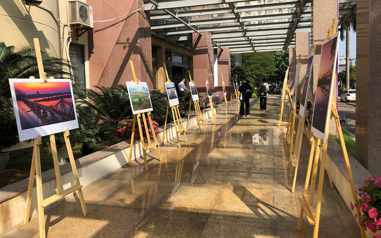 Những bức ảnh được các nhiếp ảnh gia tặng cho Triển lãm.