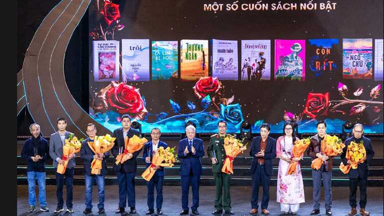 "Cá Linh đi học" được Bộ Văn hóa, Thể thao và Du lịch vinh danh là một trong 10 cuốn sách tiêu biểu của năm