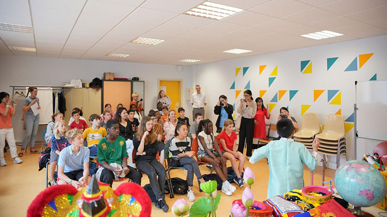 Hào hứng tìm hiểu về văn hóa Việt Nam.