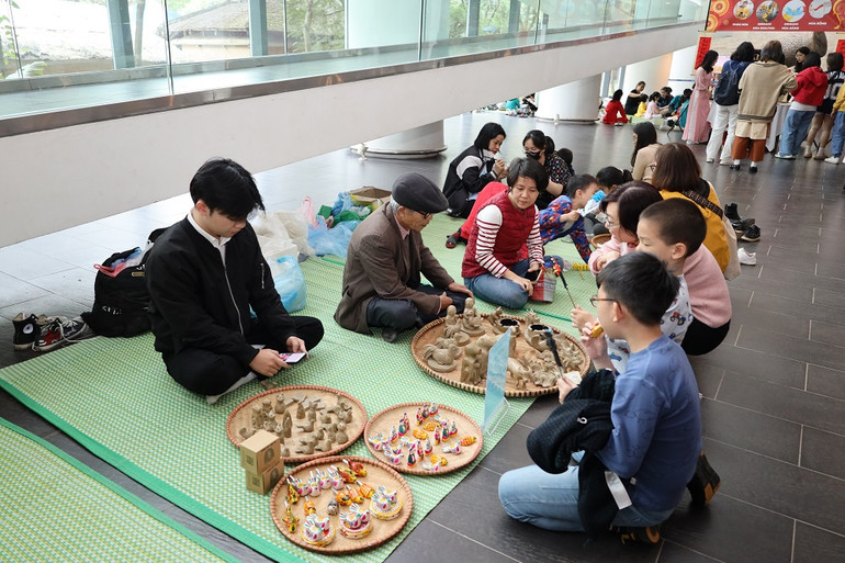 Cùng nghệ nhân tìm hiểu về con phỗng đất.