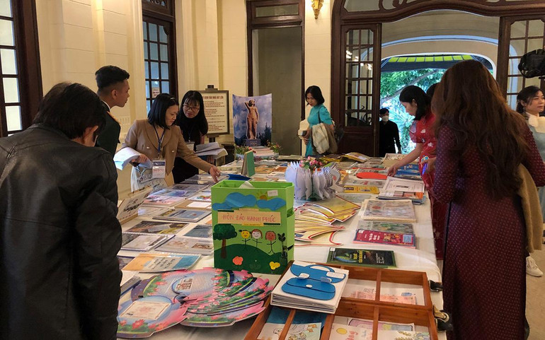 Nhiều tác phẩm được trình bày công phu, đẹp mắt.