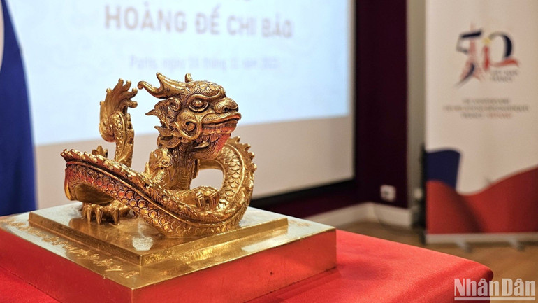 Ấn vàng "Hoàng đế chi bảo". (Ảnh:MINH DUY)