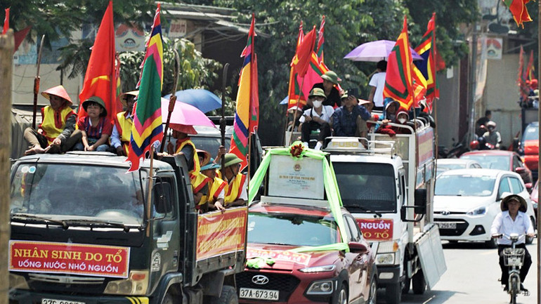 Lễ rước các bậc Tiên Tổ về nhà thờ Đức Thánh Thái phó Tấn Quốc công Nguyễn Cảnh Hoan.