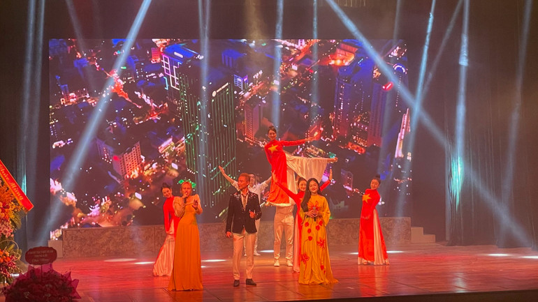 Một tiết mục văn nghệ tại Lễ kỷ niệm.