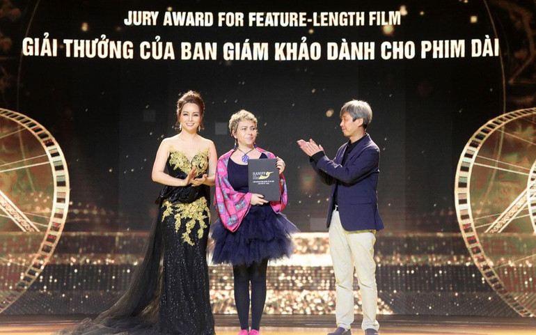 Giải thưởng Giám khảo dành cho Phim dài xuất sắc nhất. Giải thưởng Giám khảo dành cho Phim dài xuất sắc nhất.