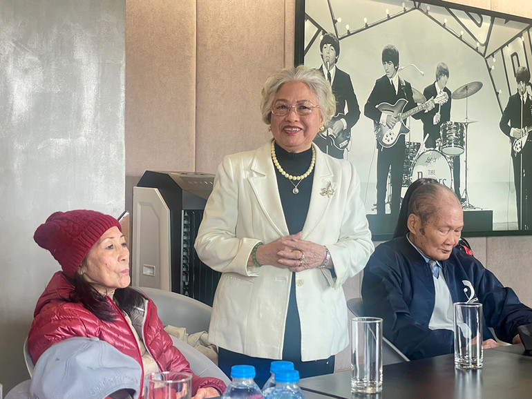 Nghệ sĩ Kim Oanh chia sẻ cảm xúc tại lễ tri ân.