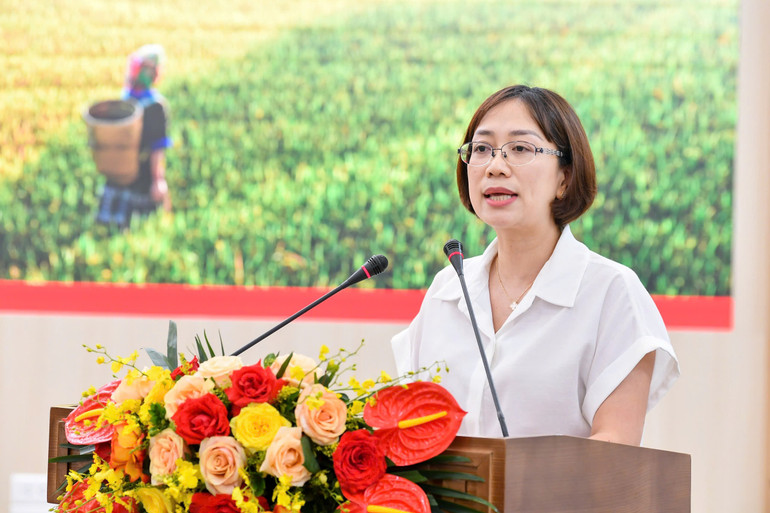 Bà Phan Linh Chi, Cục Phó Cục Du lịch quốc gia phát biểu tại lễ công bố dự án. Bà Phan Linh Chi, Cục Phó Cục Du lịch quốc gia phát biểu tại lễ công bố dự án.