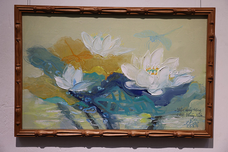 Tranh sen của họa sĩ Bình Nhi tặng nhà sưu tầm Thúy Anh.