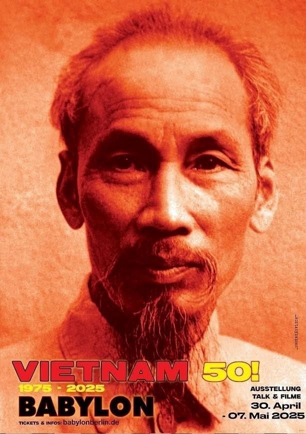 Ảnh Bác Hồ, vị lãnh tụ kính yêu của dân tộc Việt Nam, người trực tiếp chỉ đạo cuộc chiến Việt Nam, được đặt trang trọng tại triển lãm "VIETNAM 75".