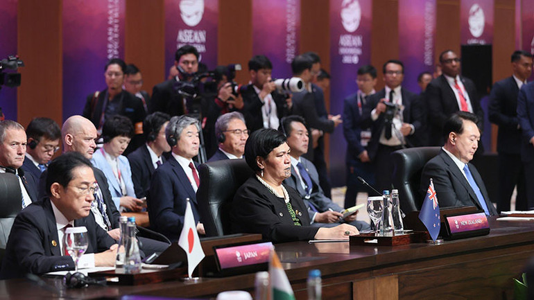 Các nhà Lãnh đạo tham dự Hội nghị Cấp cao Đông Á (EAS) lần thứ 18. Các nhà Lãnh đạo tham dự Hội nghị Cấp cao Đông Á (EAS) lần thứ 18.