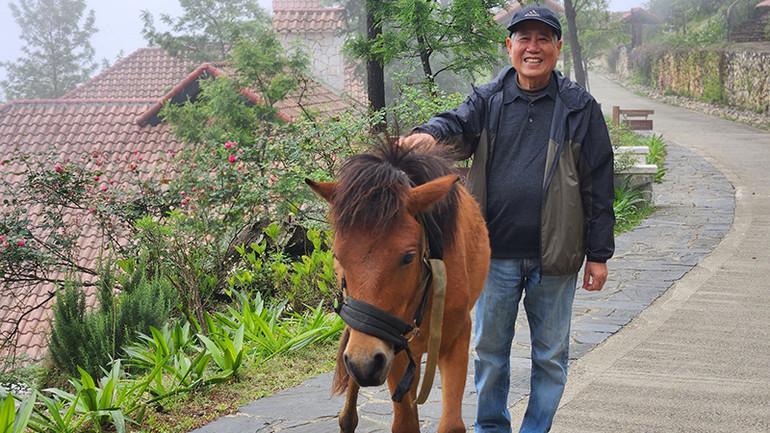 Đại sứ, nhà văn Nguyễn Chiến Thắng. Đại sứ, nhà văn Nguyễn Chiến Thắng.