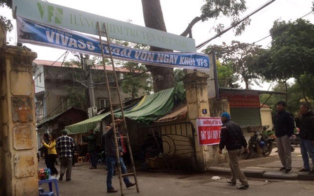 Cũng là tấm biển ấy, năm 2019, khi anh chị em nghệ sĩ, nhà làm phim kêu cứu. (Ảnh: TUYẾT LOAN)