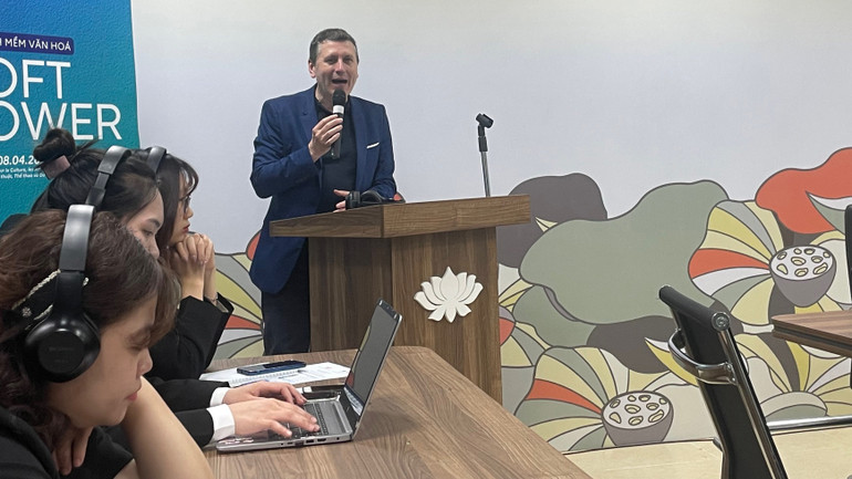 Nhà văn, nhà nghiên cứu Frédéric Martel chia sẻ về sức mạnh mềm văn hóa tại cuộc trò chuyện.