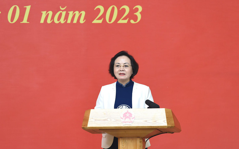 Bộ trưởng Nội vụ Phạm Thị Thanh Trà đọc quyết định bổ nhiệm hai Phó Thủ tướng. Bộ trưởng Nội vụ Phạm Thị Thanh Trà đọc quyết định bổ nhiệm hai Phó Thủ tướng.