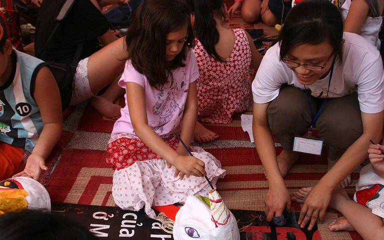 Vẽ đầu lân. Vẽ đầu lân.