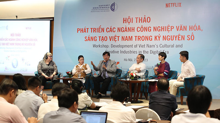 Các diễn giả thảo luận trong phiên 1.