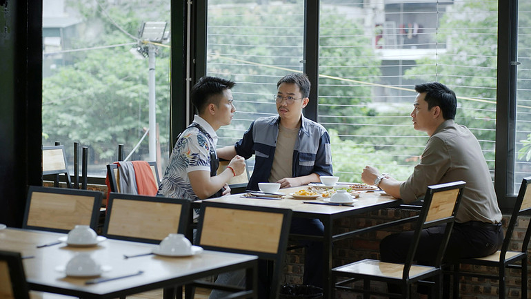 Ba ông chồng tìm cách "hàn gắn" những cô vợ của mình.