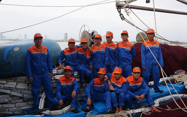 Các thuyền viên tàu BĐ 96728 TS.